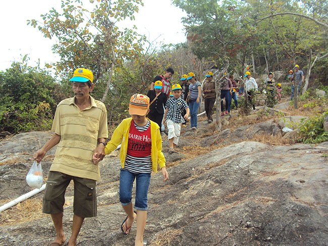 du lich, Đoàn Tham Gia Leo Núi