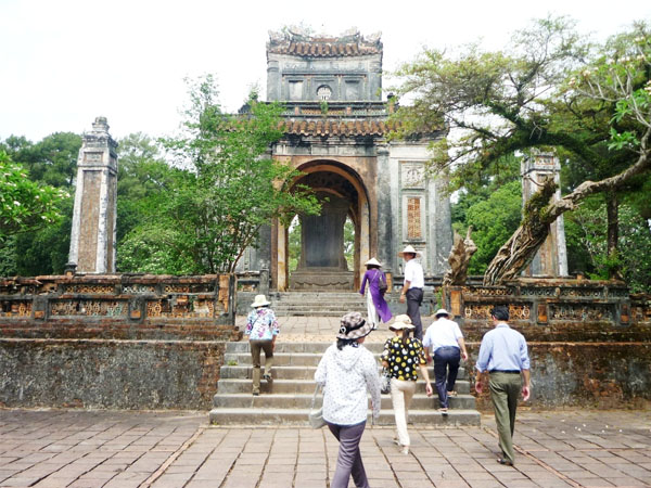 du lich, du lich gia re, tour du lich