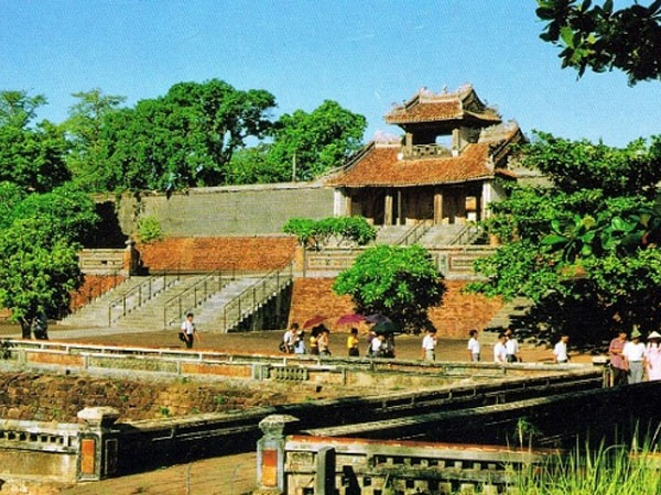 du lich, du lich gia re, tour du lich